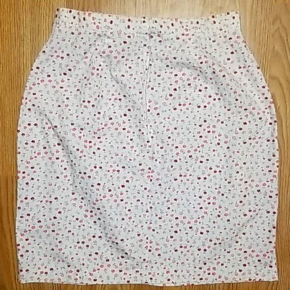 <VICTORIA HOLLEY> White/Pink/Maroon Floral Skirt - Picture 13 of 14